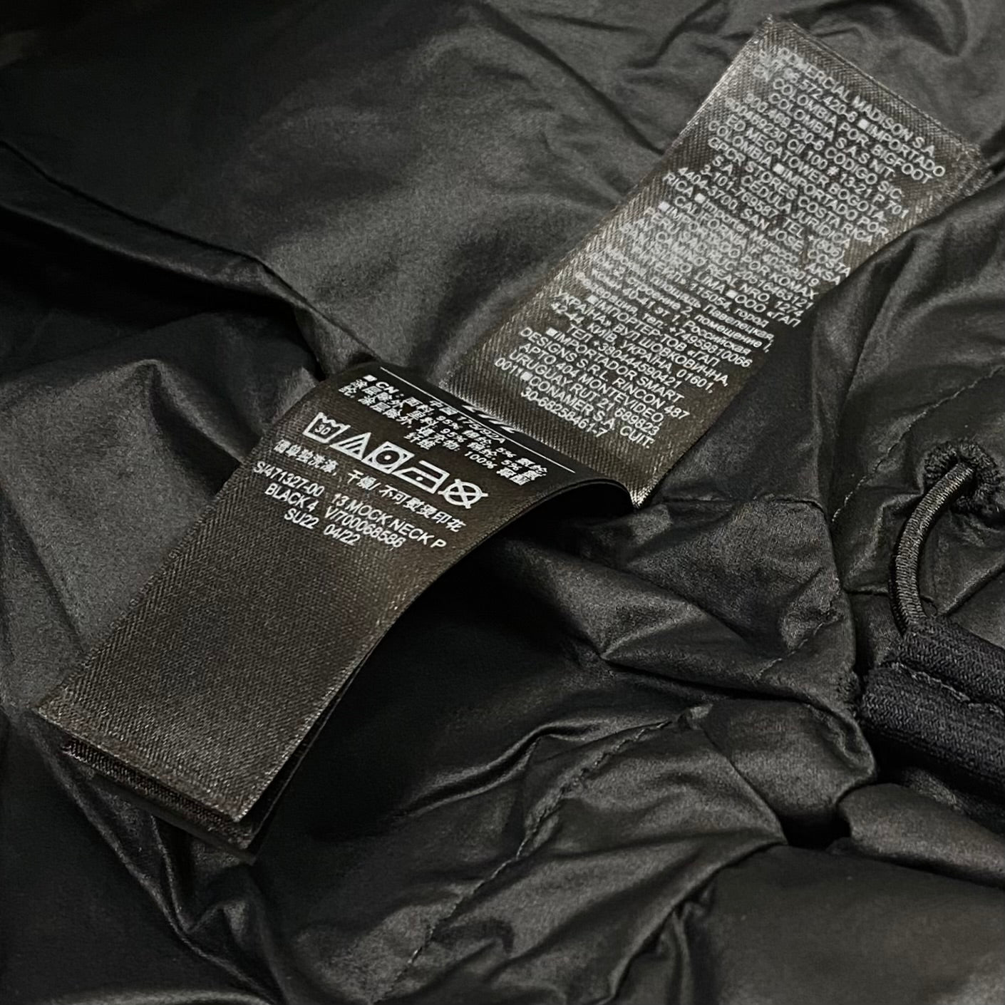 YGEBB 2022 Mock Neck Puffer Jacket In Black