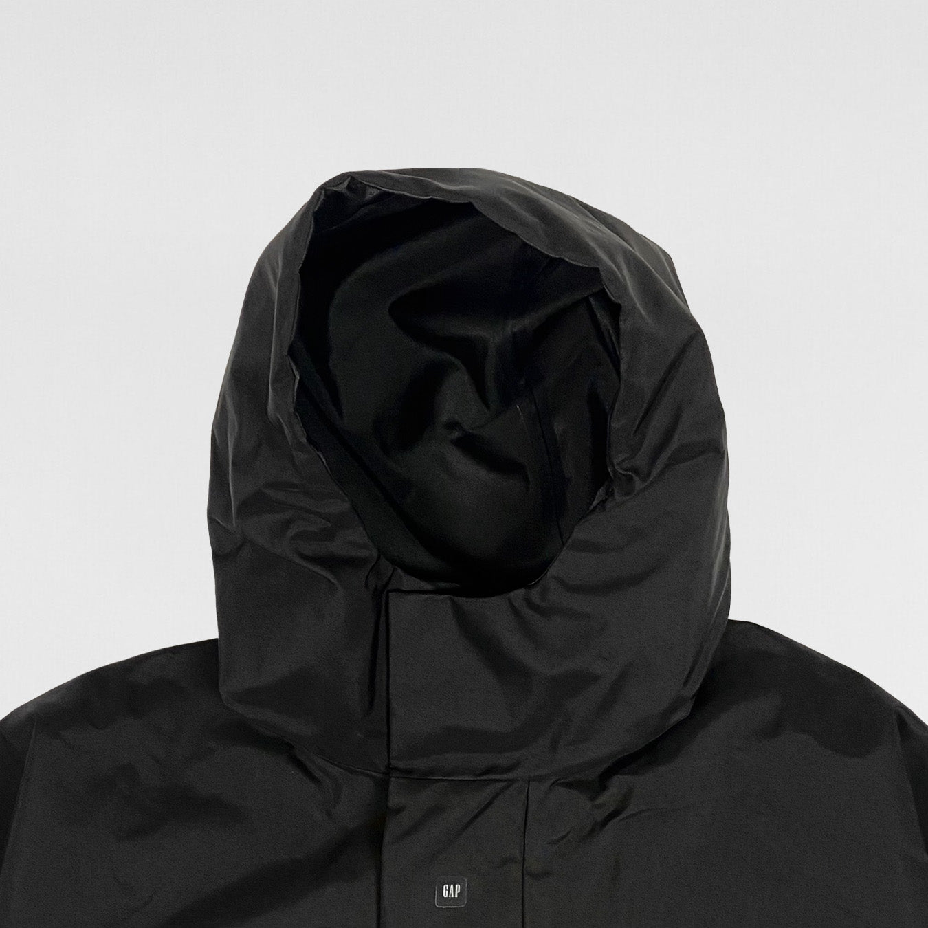 YGEBB 2022 Magnet Closure Logo Parka In True Black